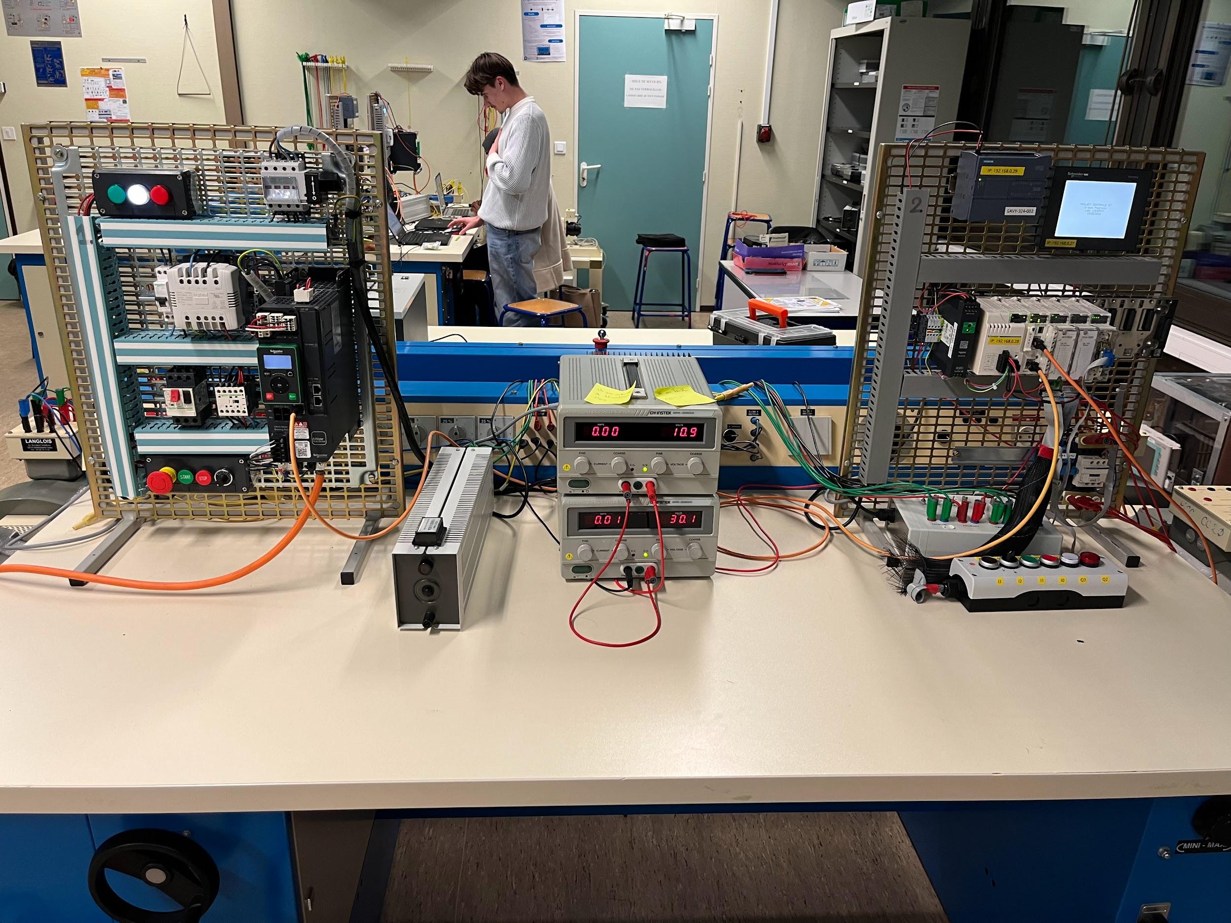 Banc de production électrique avec variateur, machines et platine de commande