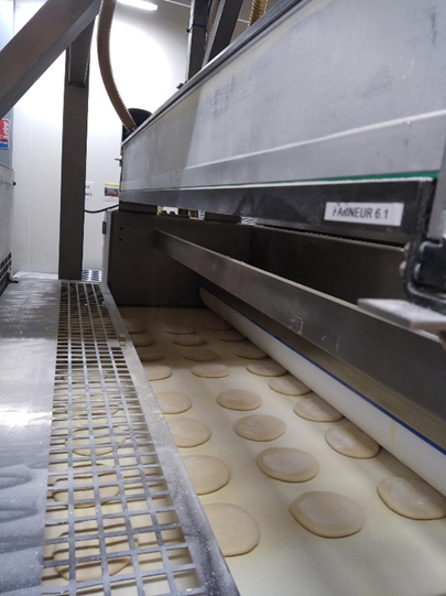 Second semouleur au-dessus des pâtons après laminage